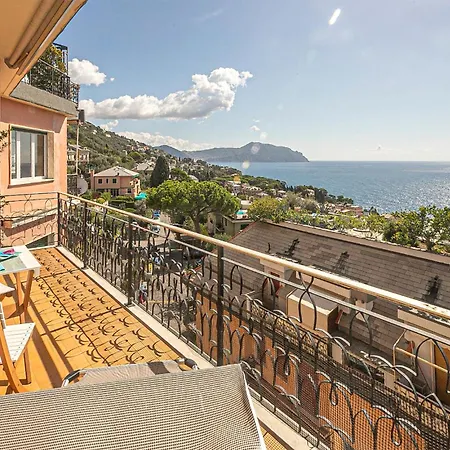 Cozy In With Kitchen Apartment Bogliasco